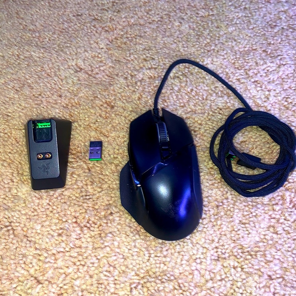 Razer Basilisk Ultimate HyperSpeed Wireless Gaming Mouse w/ Charging Dock